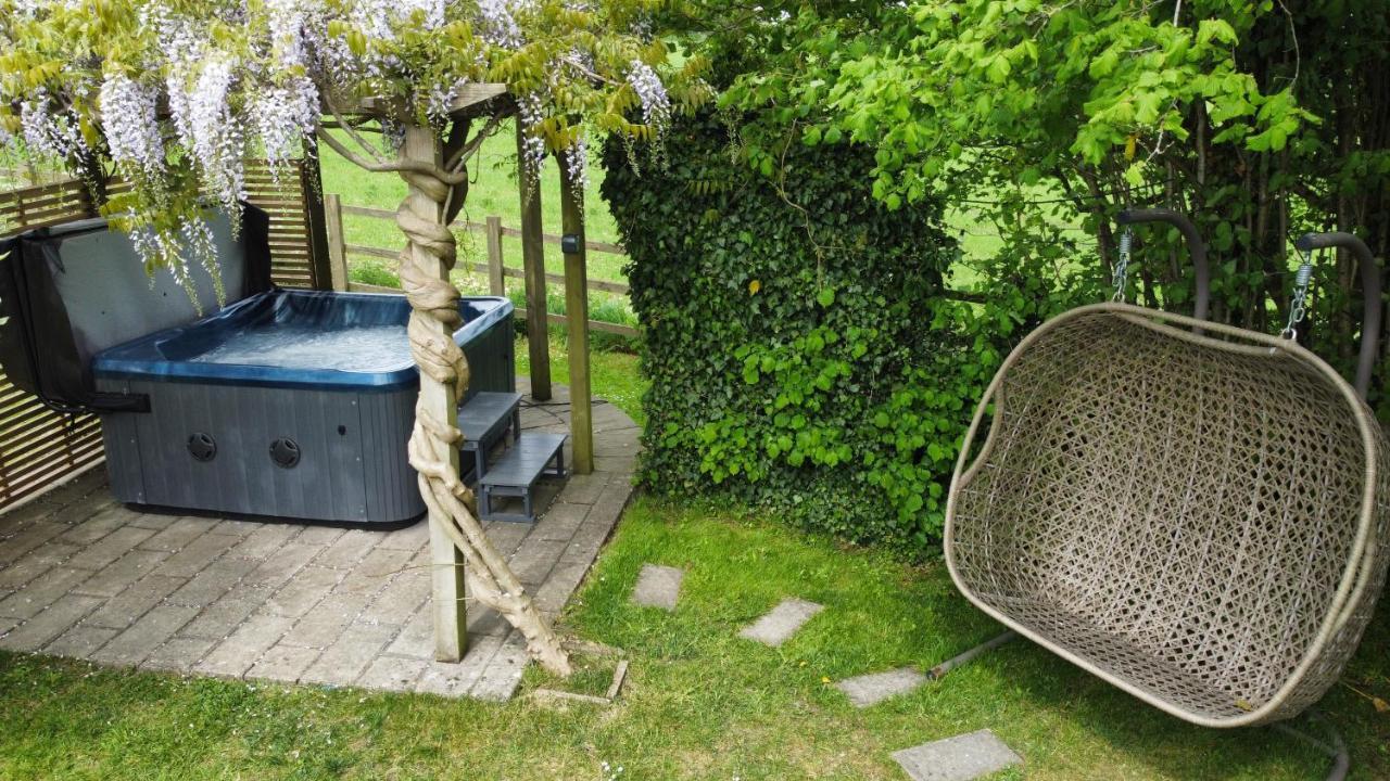 Wisteria View With Hottub & Cabin Sleeps 20 كيبنهام المظهر الخارجي الصورة