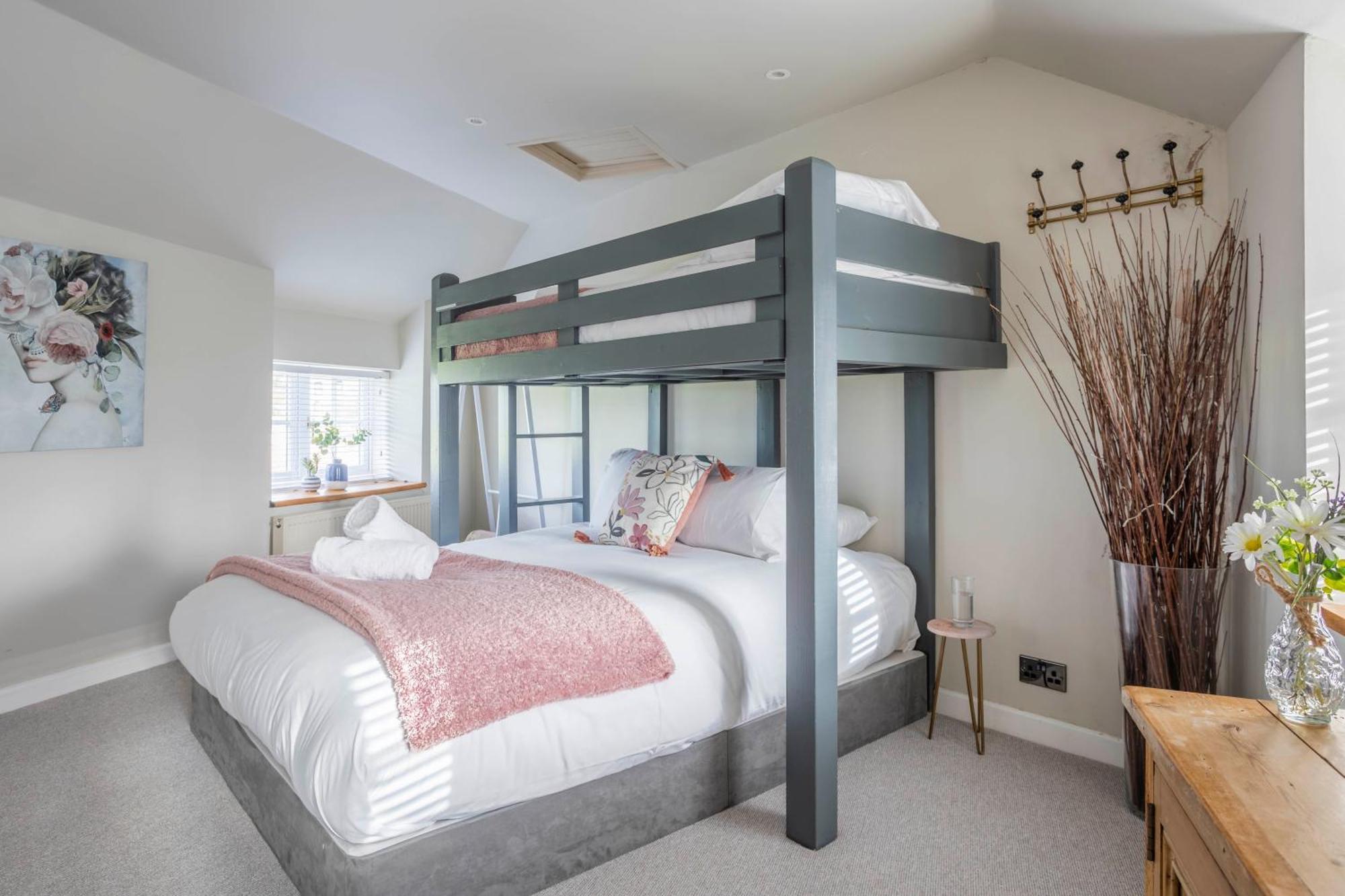 Wisteria View With Hottub & Cabin Sleeps 20 كيبنهام المظهر الخارجي الصورة
