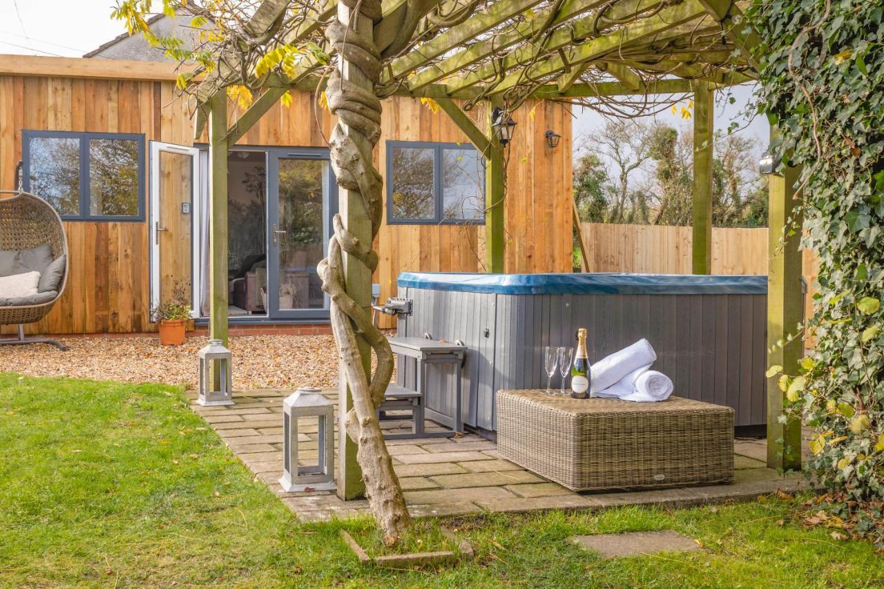 Wisteria View With Hottub & Cabin Sleeps 20 كيبنهام المظهر الخارجي الصورة