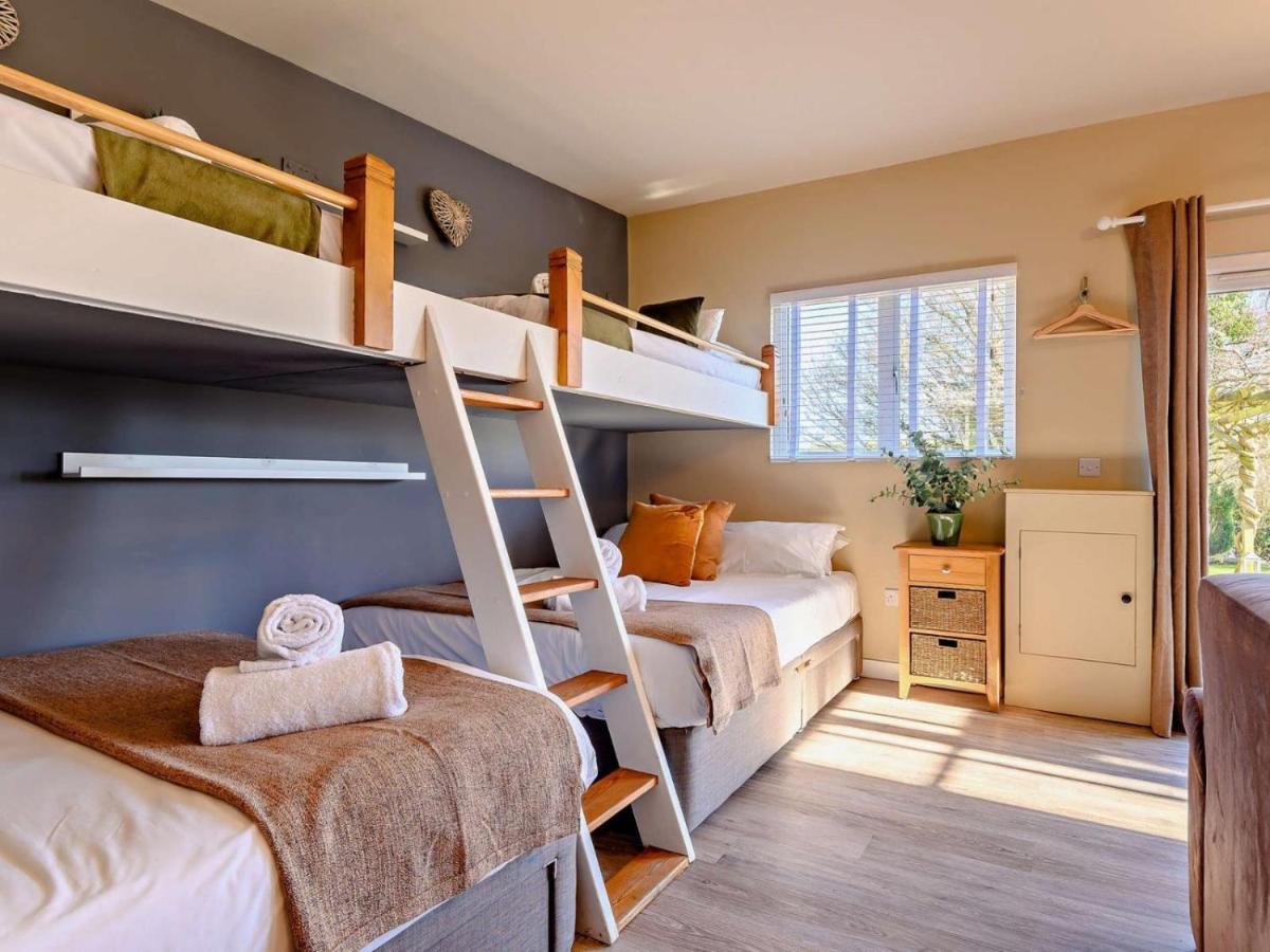 Wisteria View With Hottub & Cabin Sleeps 20 كيبنهام المظهر الخارجي الصورة