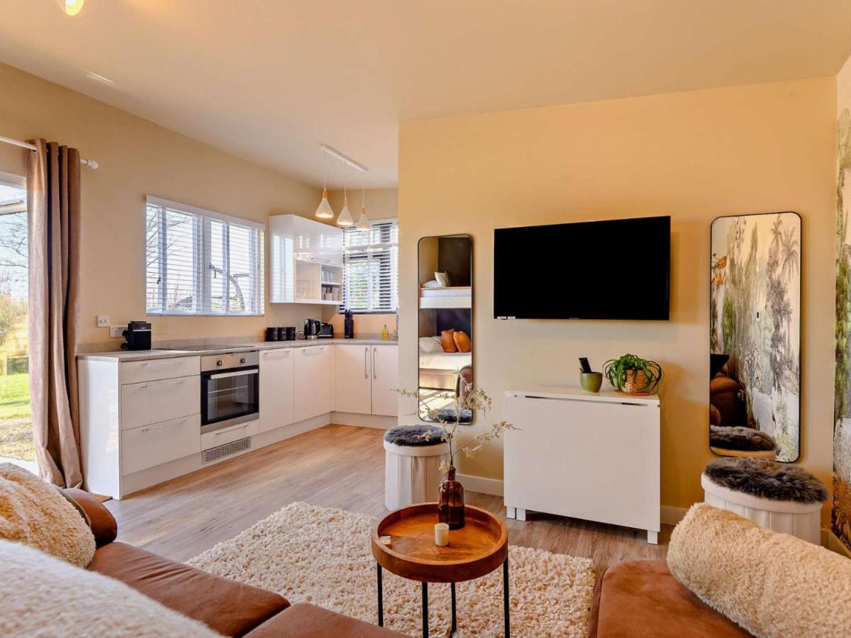 Wisteria View With Hottub & Cabin Sleeps 20 كيبنهام المظهر الخارجي الصورة